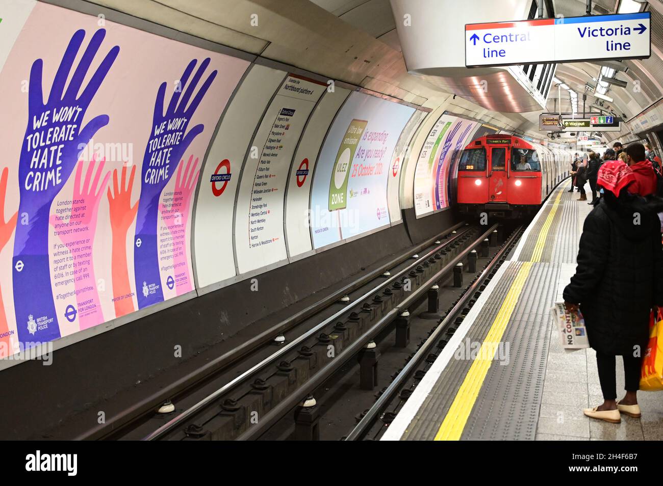 Rail london underground driver cab hi-res stock photography and images ...
