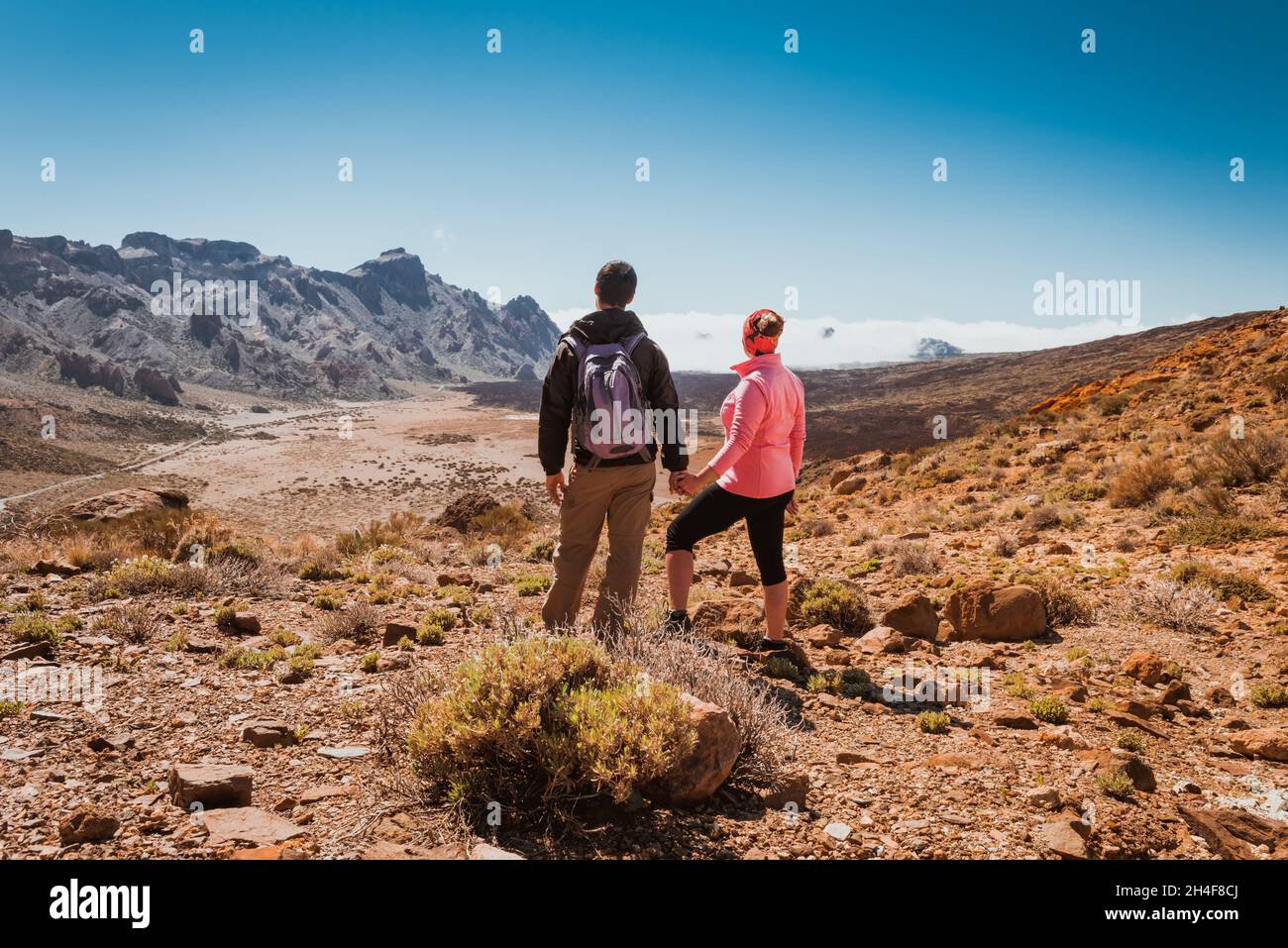 Couple mountain top hi-res stock photography and images - Alamy