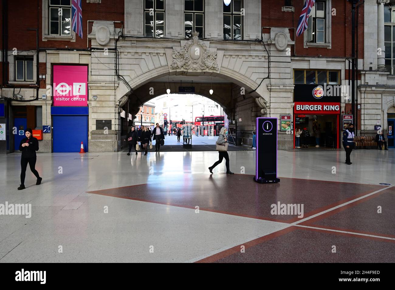 Victoria station in London Stock Photo Alamy