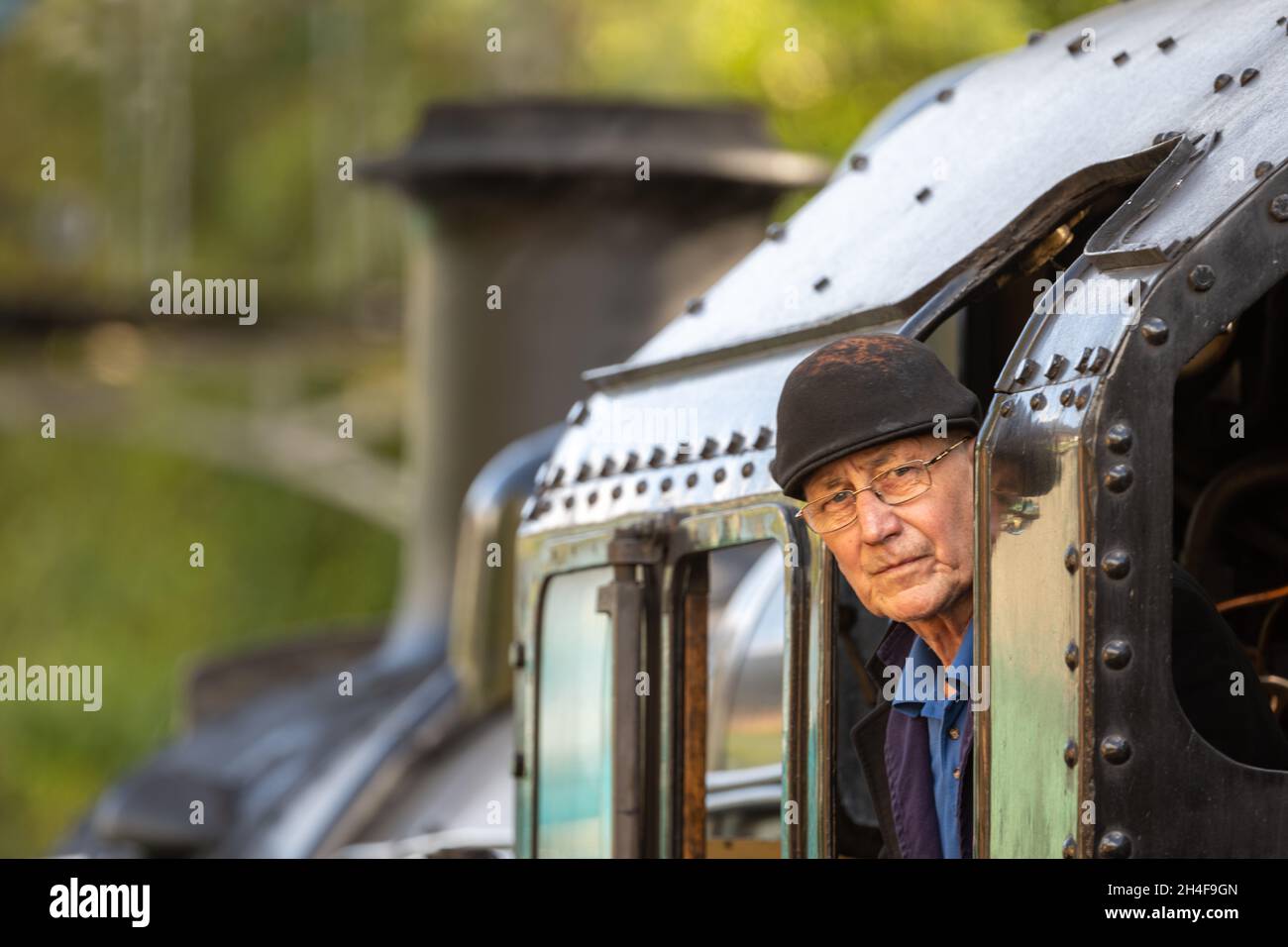 A steam train driver waiting depart on the Watercress Line Mid-Hants Railway, Alresford, UK Stock Photo