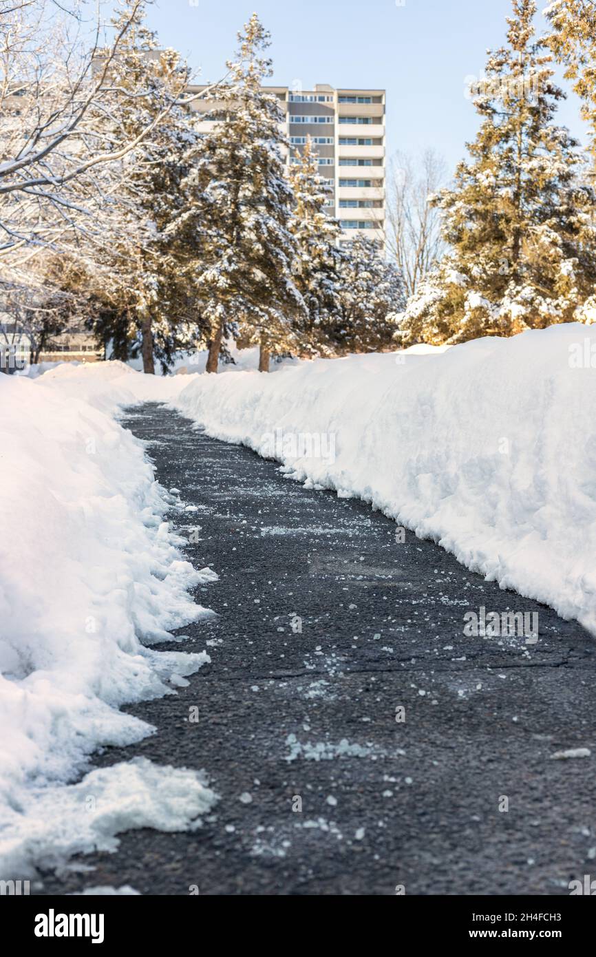 Pavement salt hi-res stock photography and images - Alamy