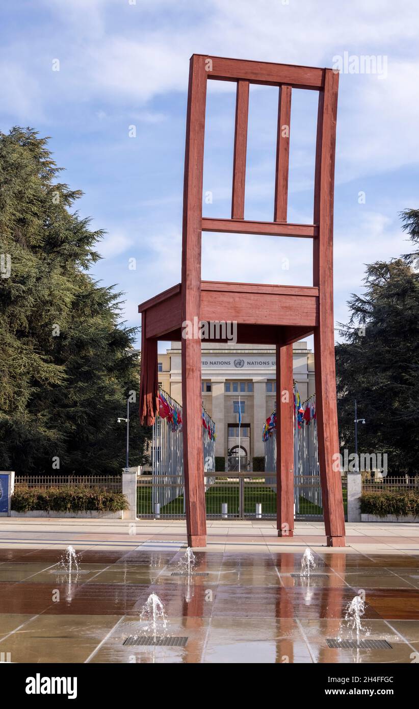 Broken Chair, monumental wooden sculpture by the Swiss artist Daniel Berset, symbolizing opposition to land mines and cluster bombs, Geneva, Switzerland. Stock Photo