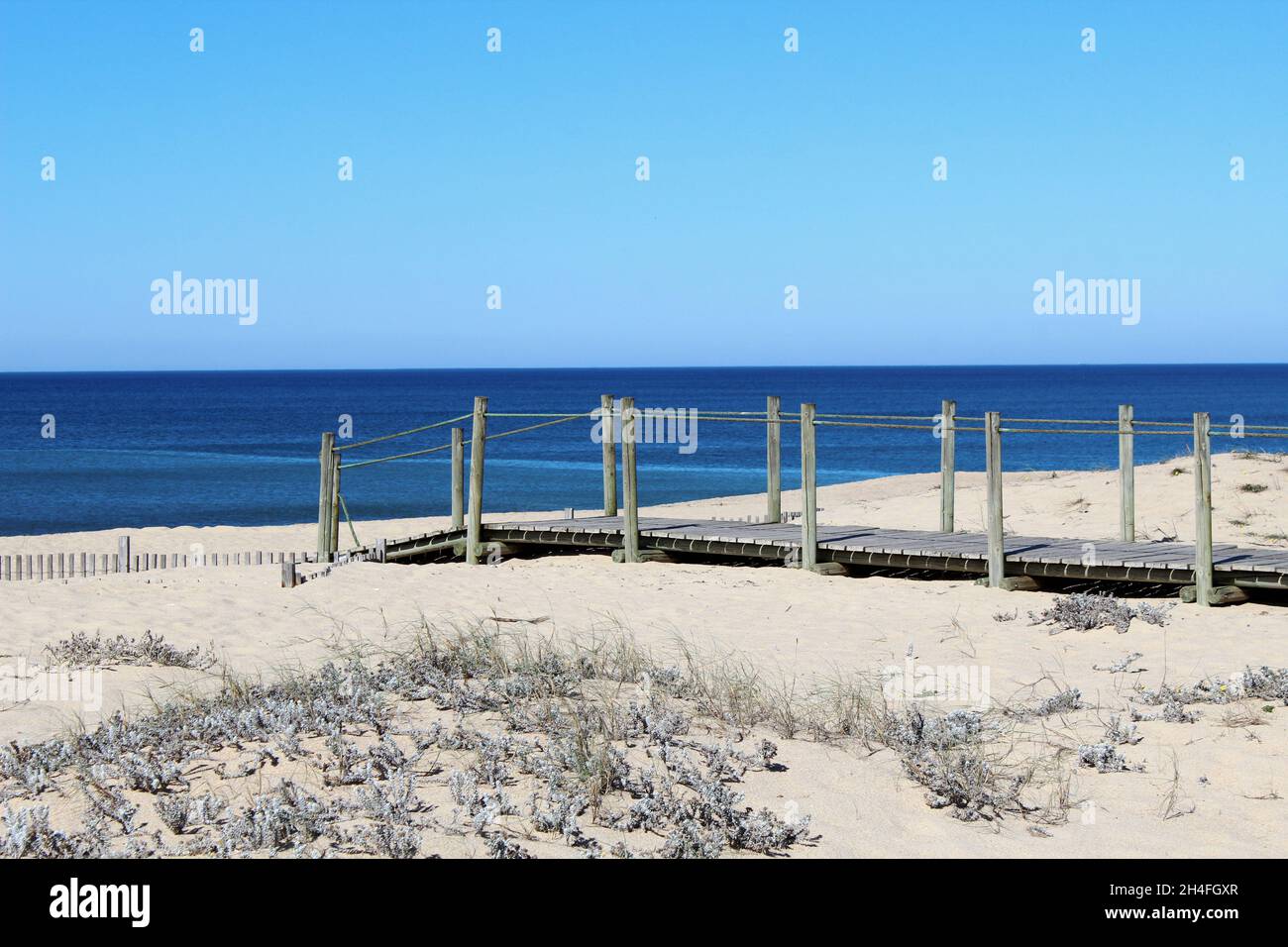 Holzsteg am Strand von Espinho, Portugal. Stock Photo