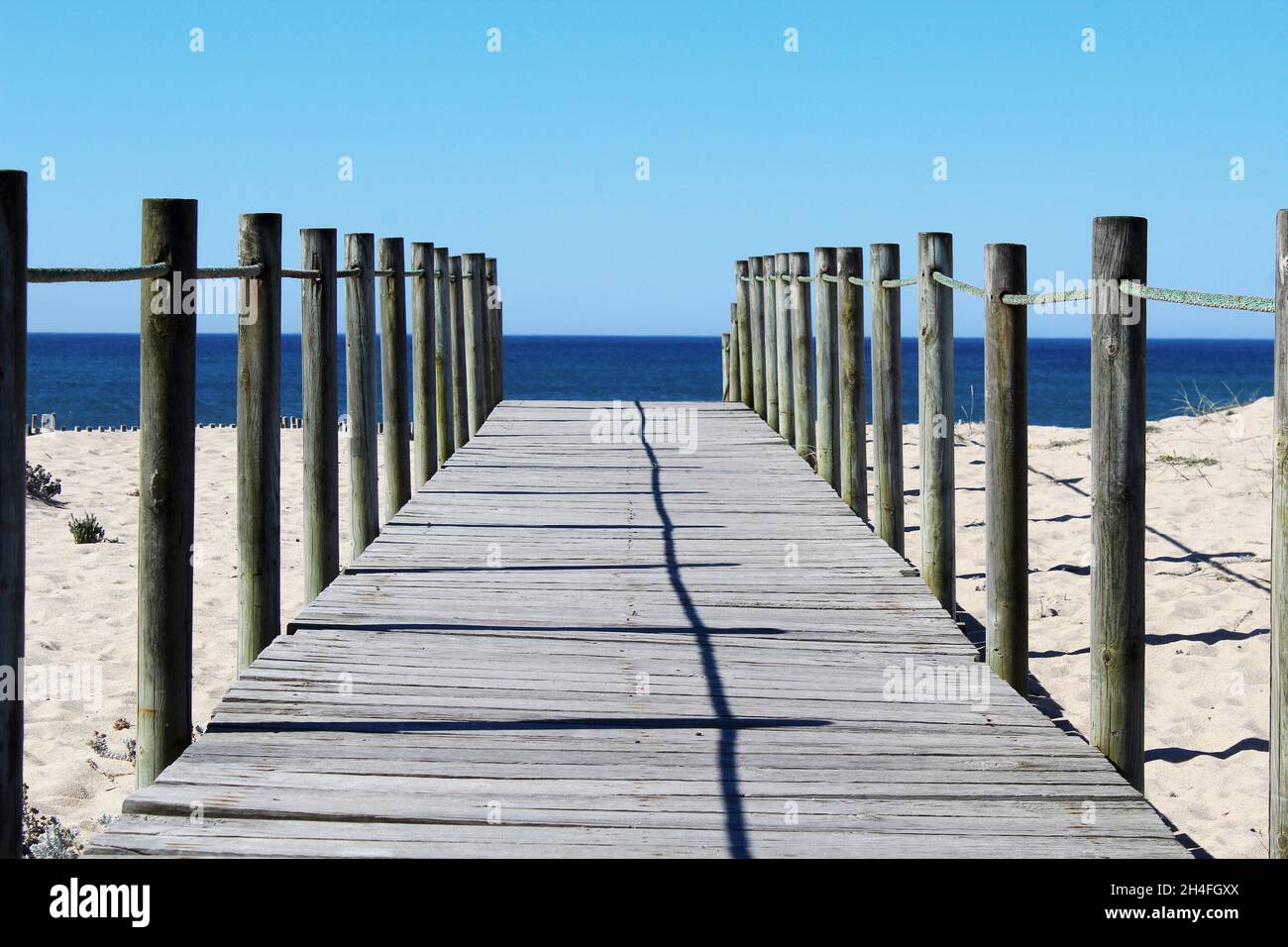 Holzsteg am Strand von Espinho, Portugal. Stock Photo