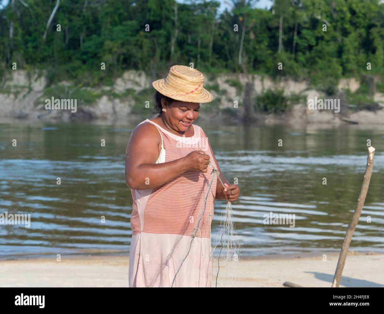 https://c8.alamy.com/comp/2H4FJE8/amazonia-latin-america-sep-2017-portrait-of-a-happy-woman-in-a-hat-a-local-inhabitant-of-the-amazon-rainforest-a-unraveling-fishing-web-on-a-sa-2H4FJE8.jpg