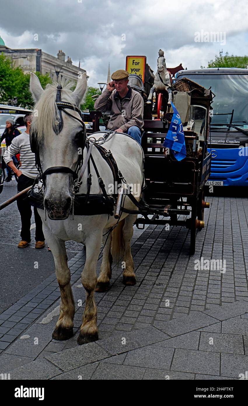 Horse and Cart advertising for Johnnie Fox@s Pub in Dublin Mountains, Ireland Stock Photo