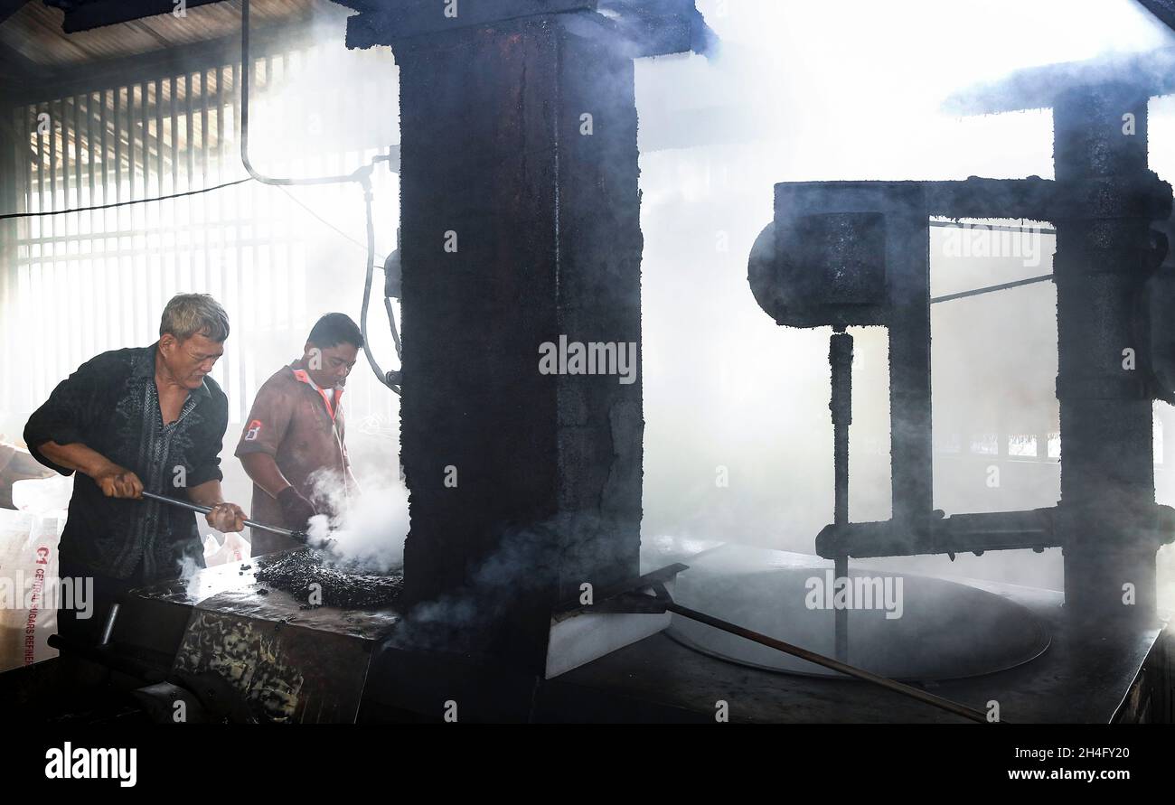 Kuala Lumpur, Malaysia. 01st Nov, 2021. Workers are seen cooking the