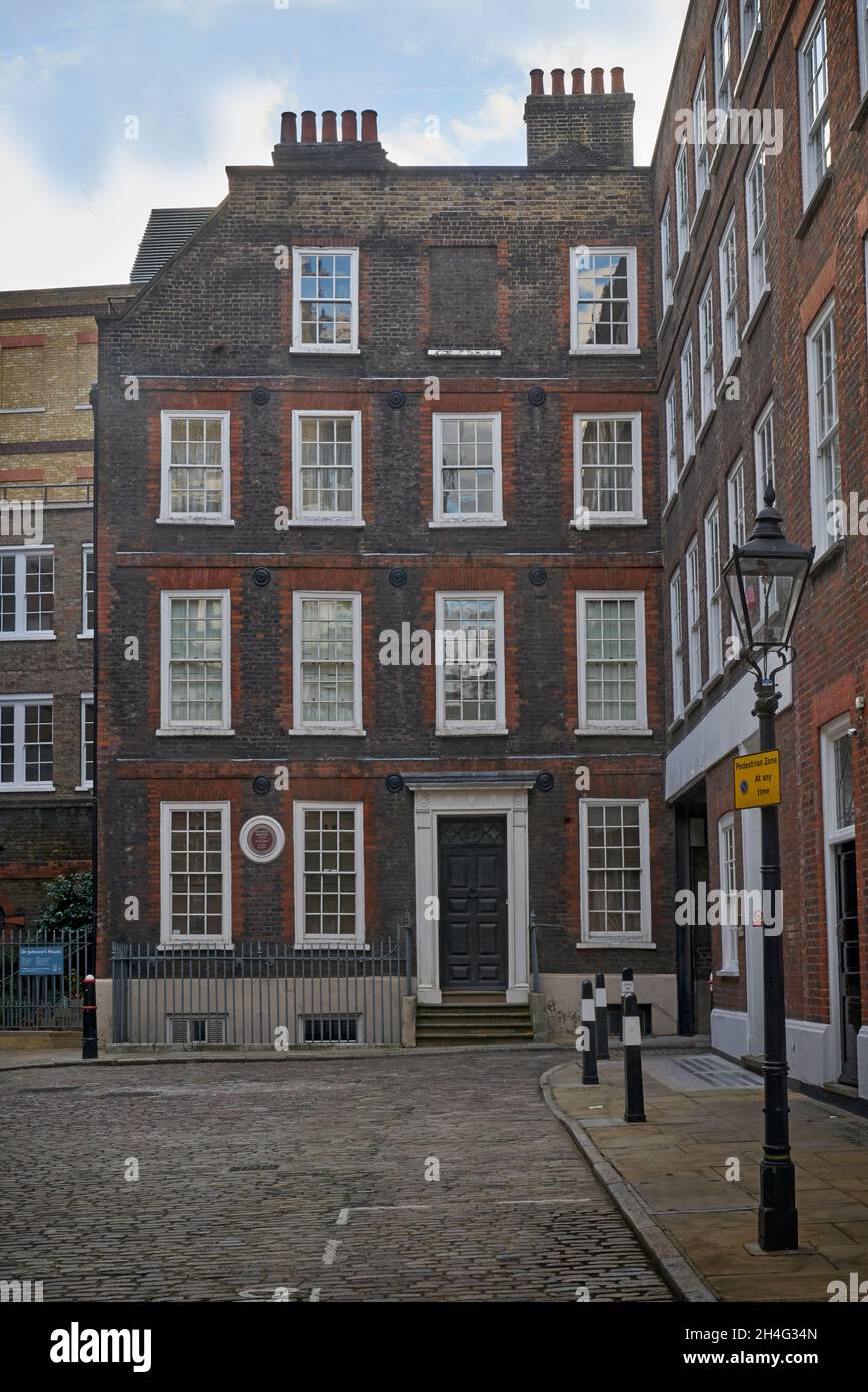 Dr johnsons house city of london hi res stock photography and images