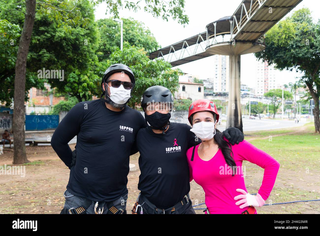 People wearing face mask hi-res stock photography and images - Alamy