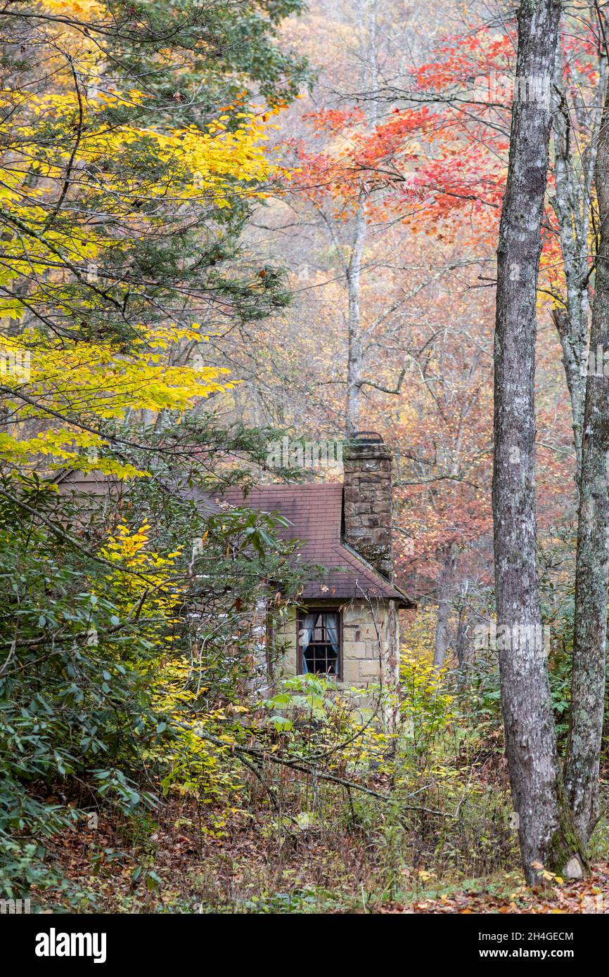 Marlinton, West Virginia - A cabin built in the 1930s by the Civilian Conservation Corps (CCC) in Watoga State Park. The CCC was a New Deal program in Stock Photo