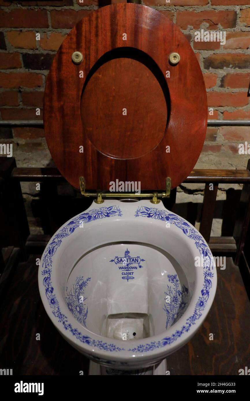 Sanitan wash down closet hires stock photography and images Alamy