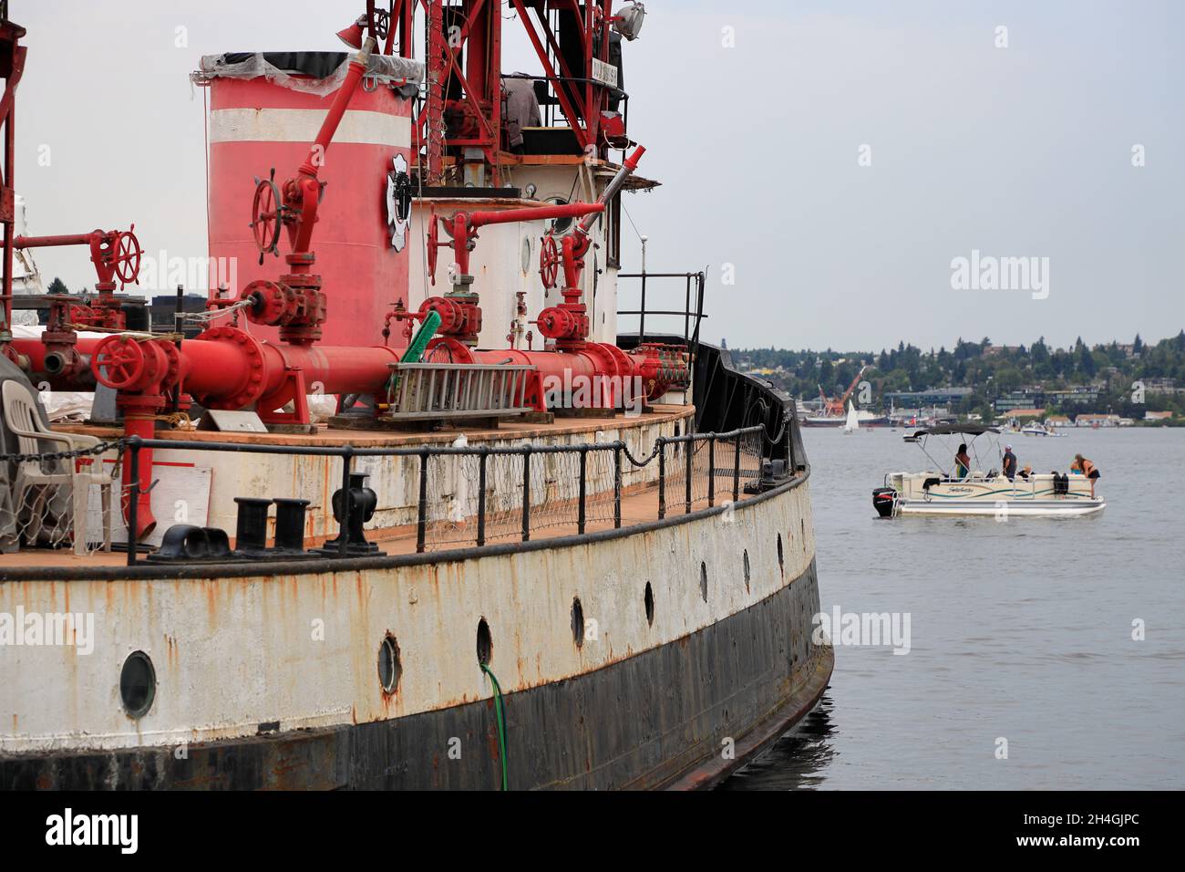 The retired fireboat Duwamish docking at historic ships wharf of Museum of History and Industry in Lake Union Park.Seattle.Washington.USA Stock Photo