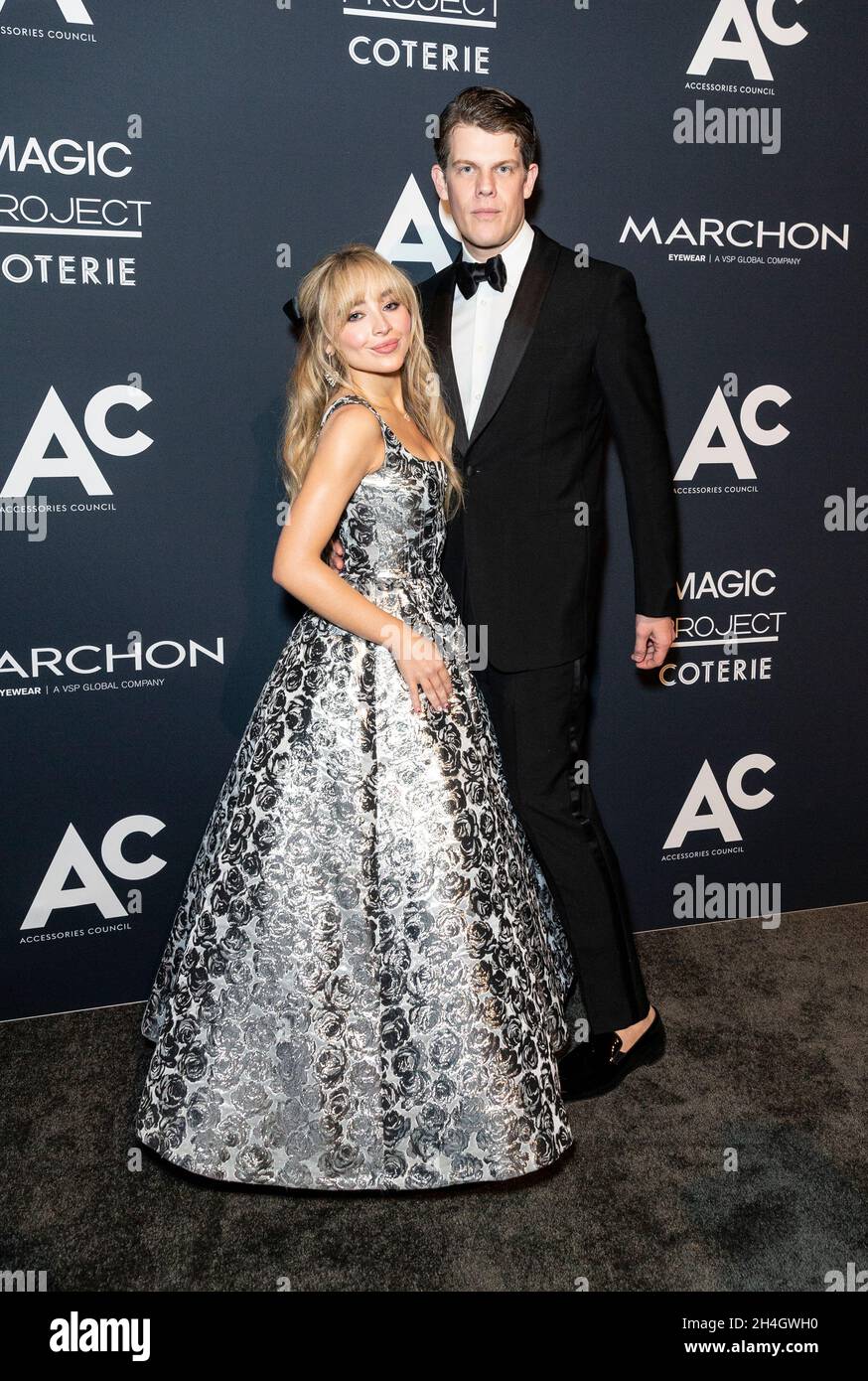 Sabrina carpenter fashion awards hi-res stock photography and images - Alamy