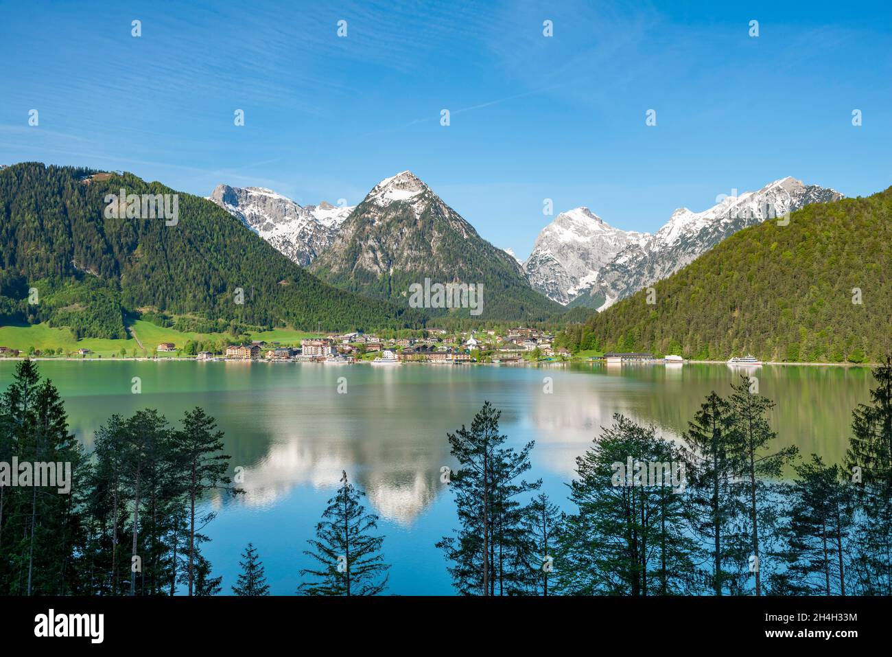 View of Pertisau over Lake Achensee, in the background mountains Dristenkopf and Falzthurnjoch with snow in spring, Achensee, Tyrol, Austria Stock Photo
