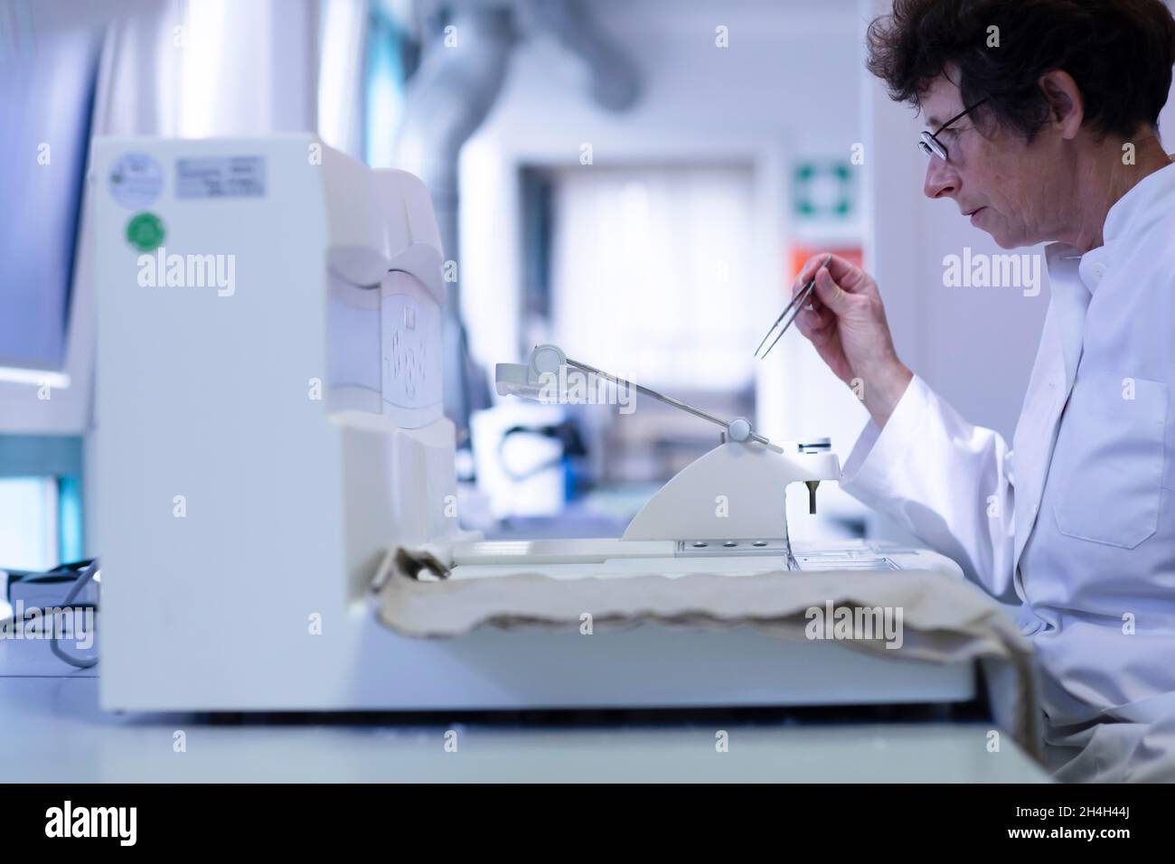 Female medical technician in hi-res stock photography and images - Alamy