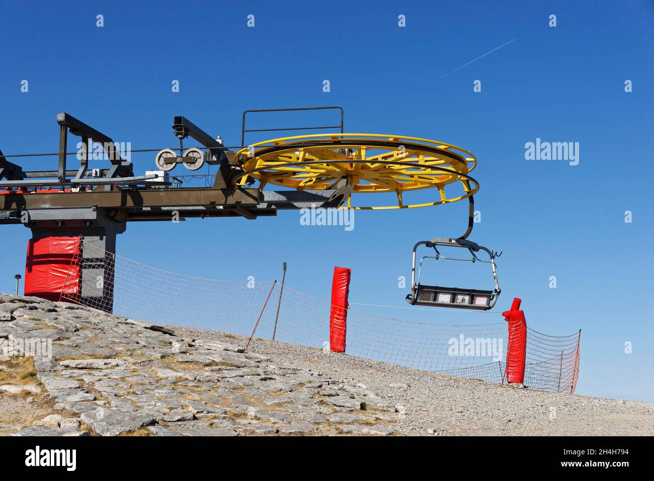 Ski lift on the Torre in summer, Torre, Serra da Estrela, Regiao do Centro, Portugal Stock Photo