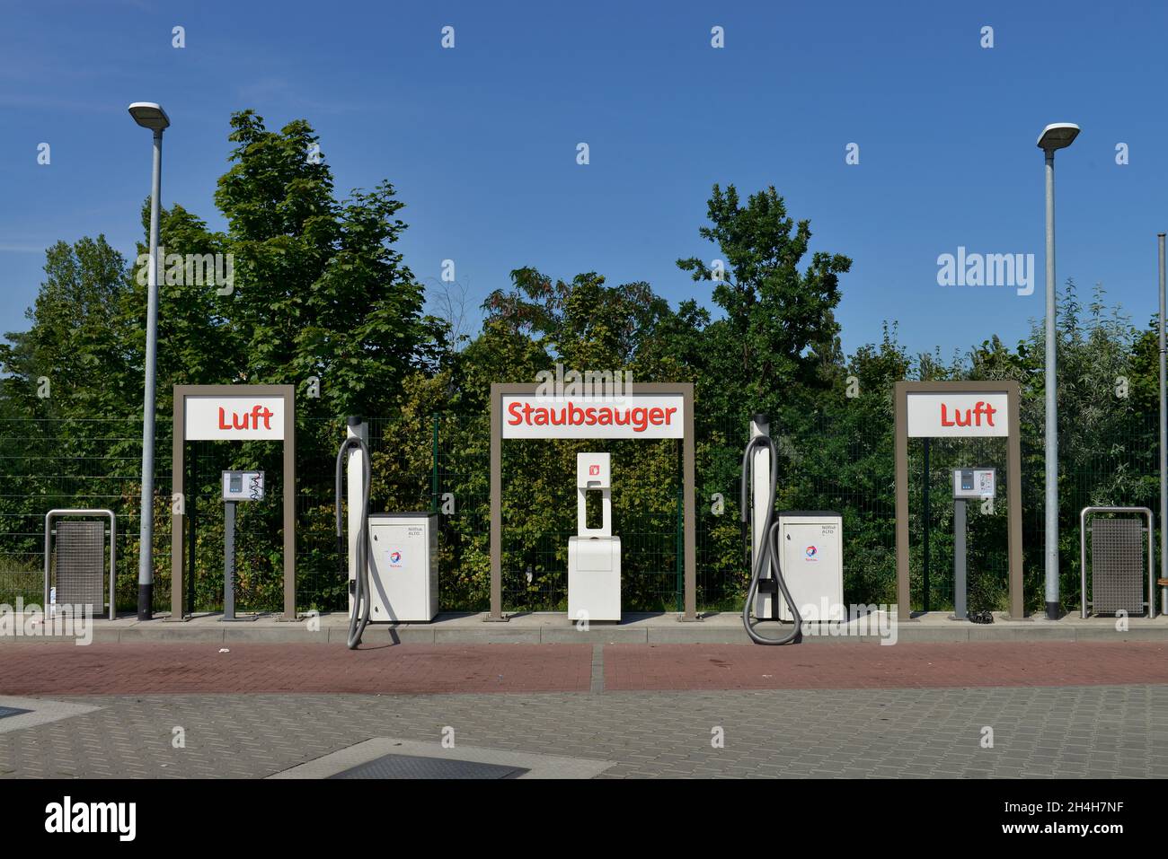 Air pressure, vacuum cleaner, gas station, Sachsendamm, Tempelhof