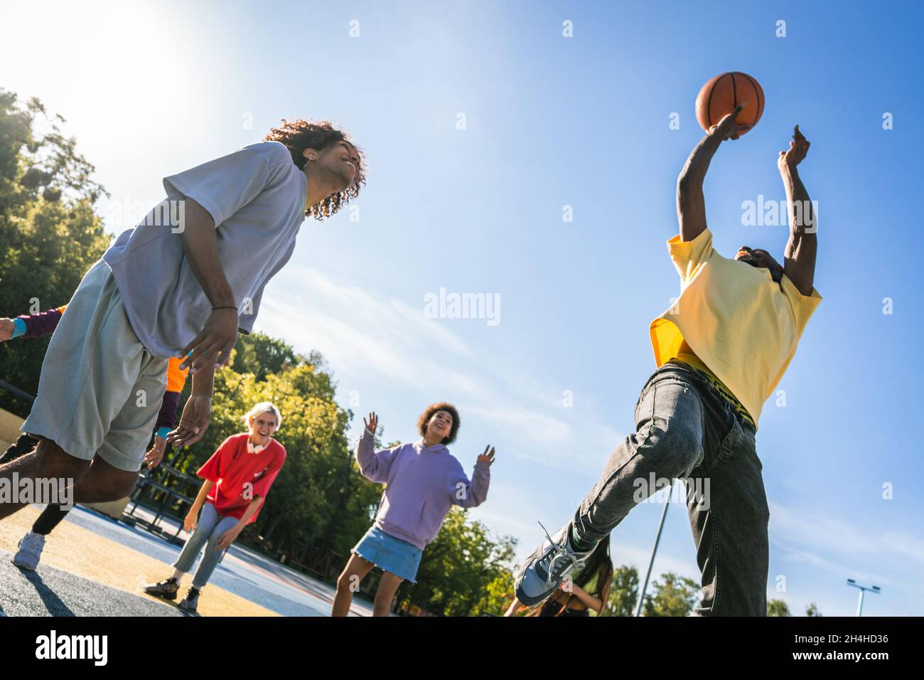 Group teens skate park hi-res stock photography and images - Alamy