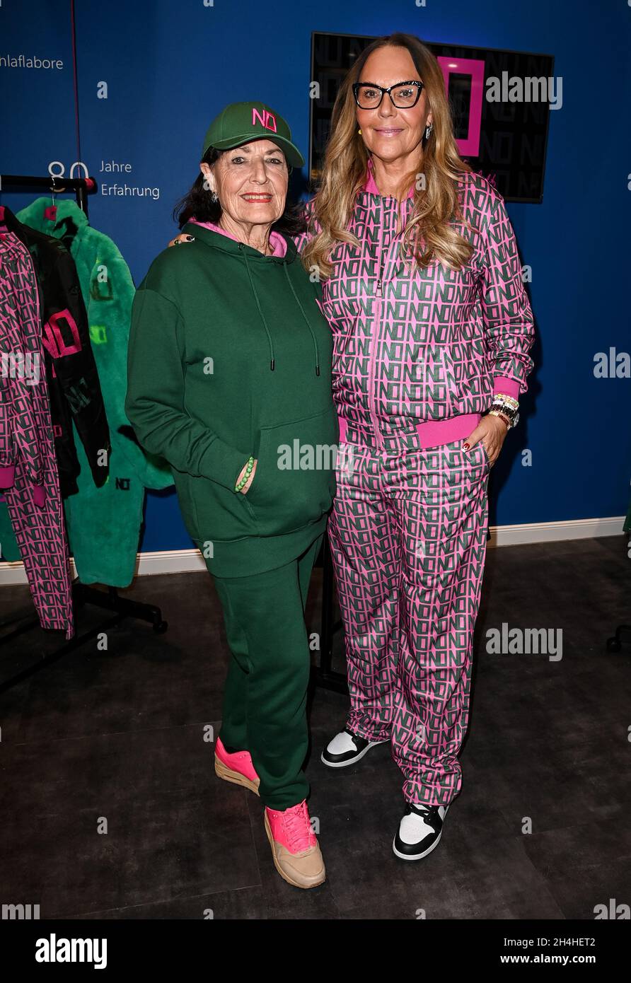 Berlin, Germany. 02nd Nov, 2021. Natascha Ochsenknecht (r) With Her