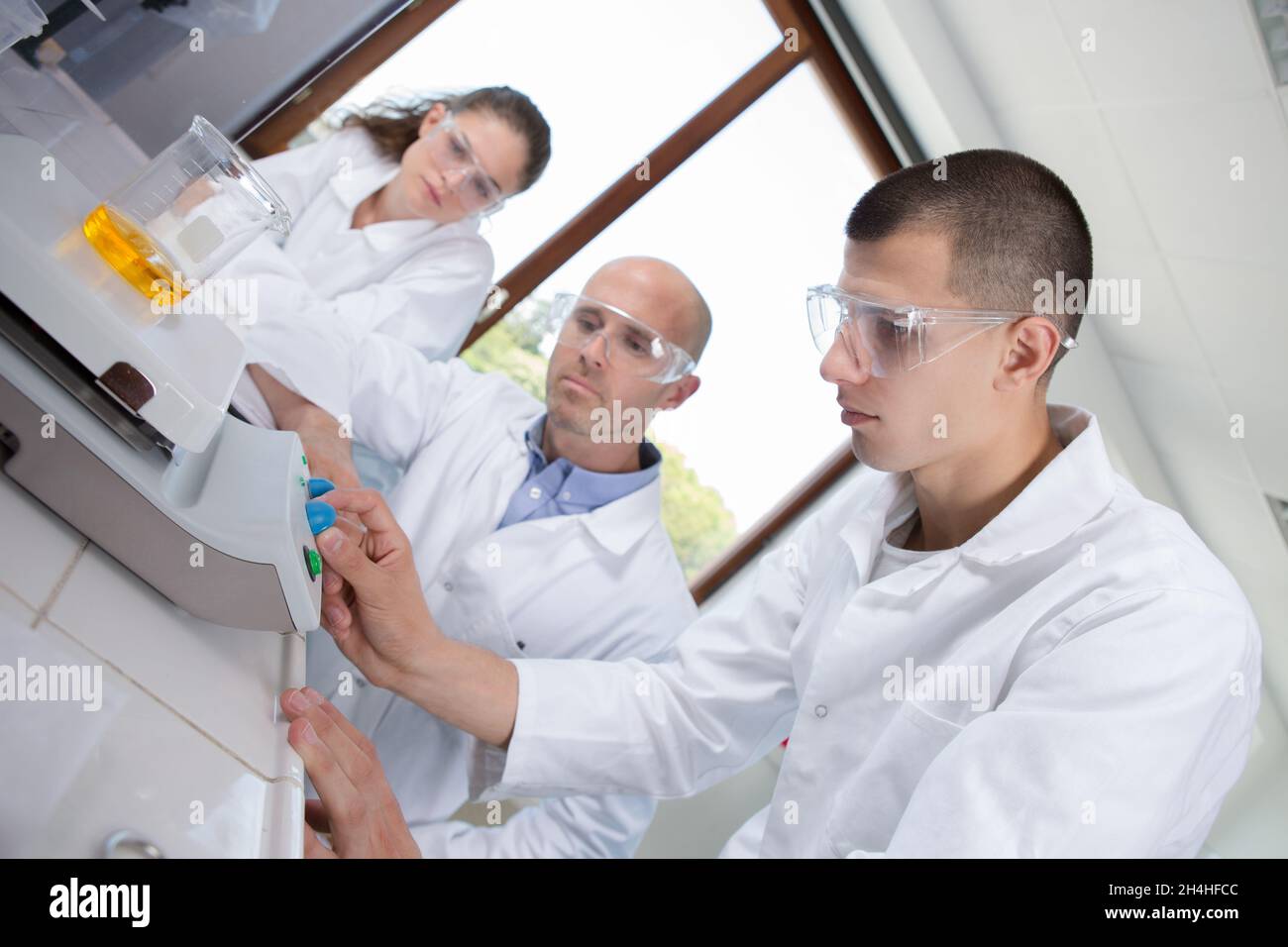 laboratory high precision weighing scale Stock Photo - Alamy