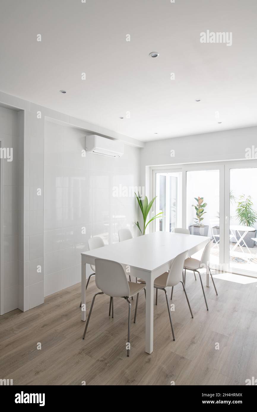 Kitchen dining area leading to internal light well courtyard Stock Photo