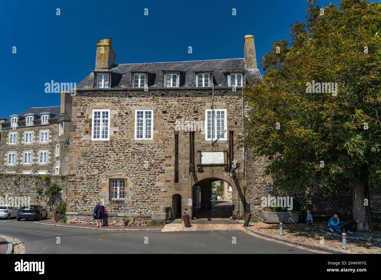 Stadttor in Granville, Normandie, Frankreich  |  Granville city gate, Normandy,  France Stock Photo