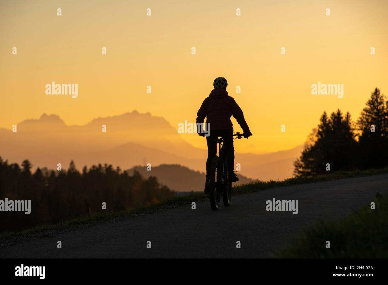 Mtb sunset hi-res stock photography and images - Page 2 - Alamy