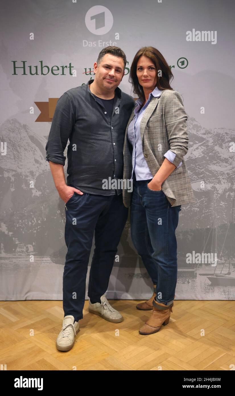  Munich, Germany. 03rd Nov, 2021. Actors Paul Sedlmeir (l) and Susu Bildidee 