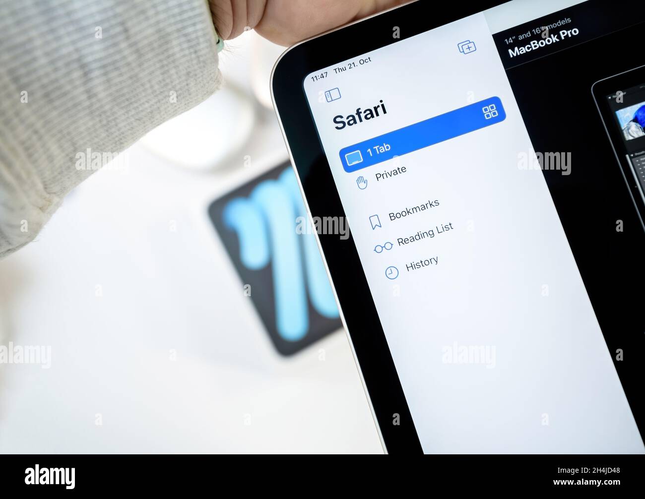 browser safari page tab, private, bookmarks, reading list