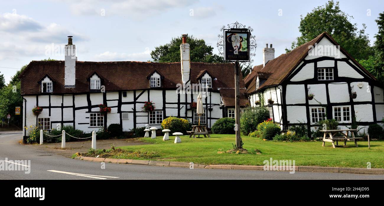 The Bulls Head Pub in Henley-in-Arden, Warwickshire, UK. Traditional old timber framed building. Stock Photo