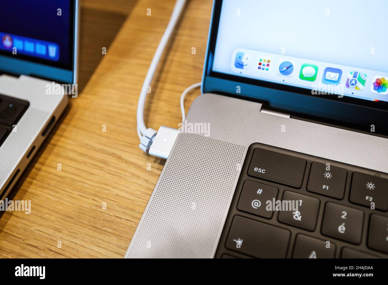 New mag safe charging on Apple Computers MacBook book pro 14 Stock