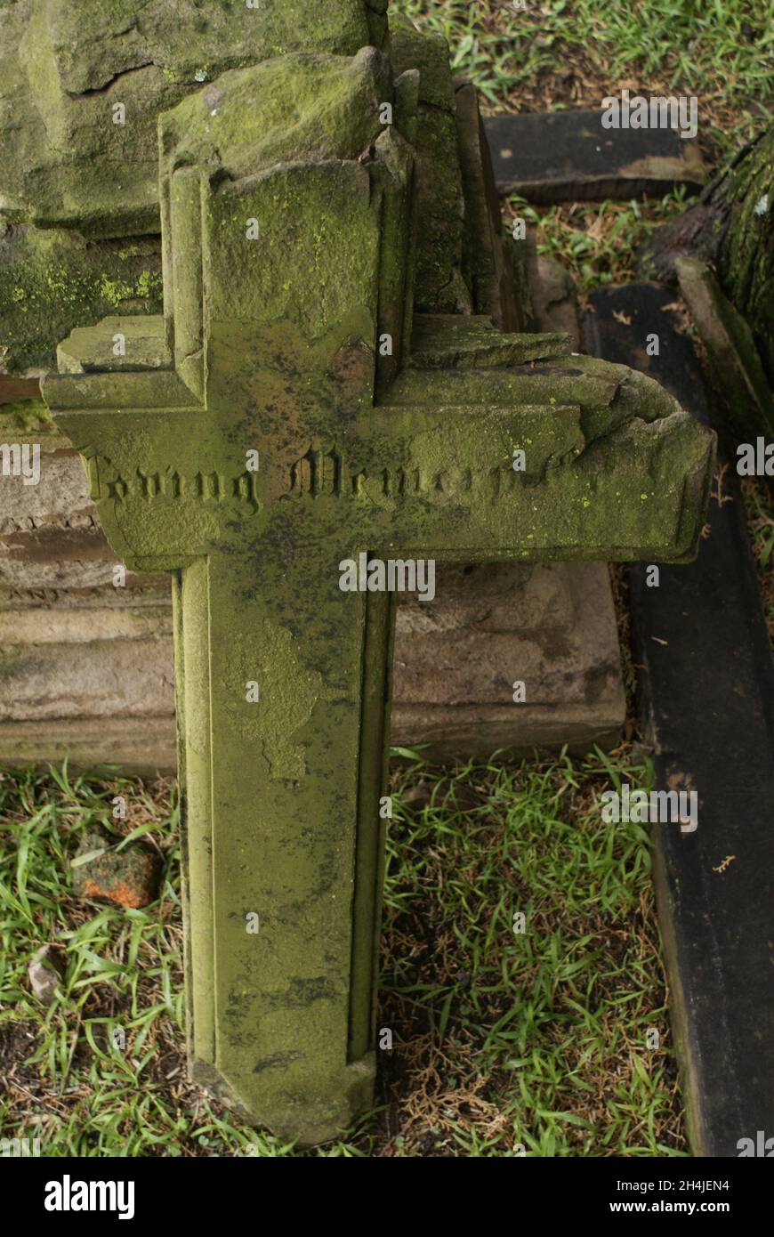 Aged gravestone hi-res stock photography and images - Alamy