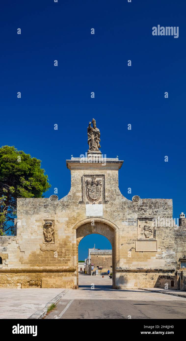 The small fortified village of Acaya, Lecce, Salento, Puglia, Italy. The large stone-paved square. The gateway to the city, with the large arch and th Stock Photo