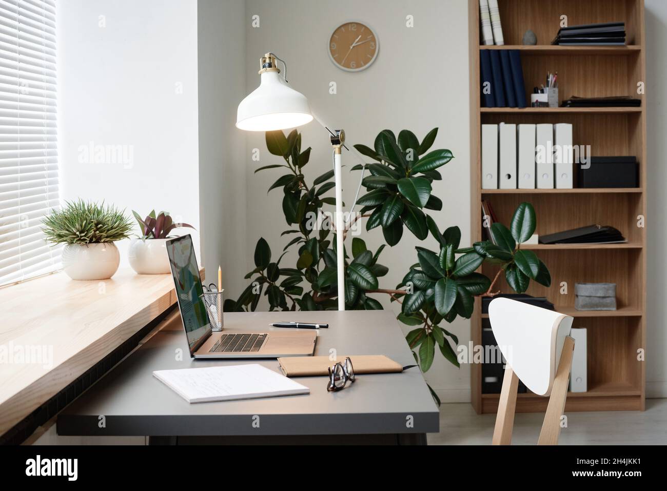 Modern technology office hi-res stock photography and images - Alamy