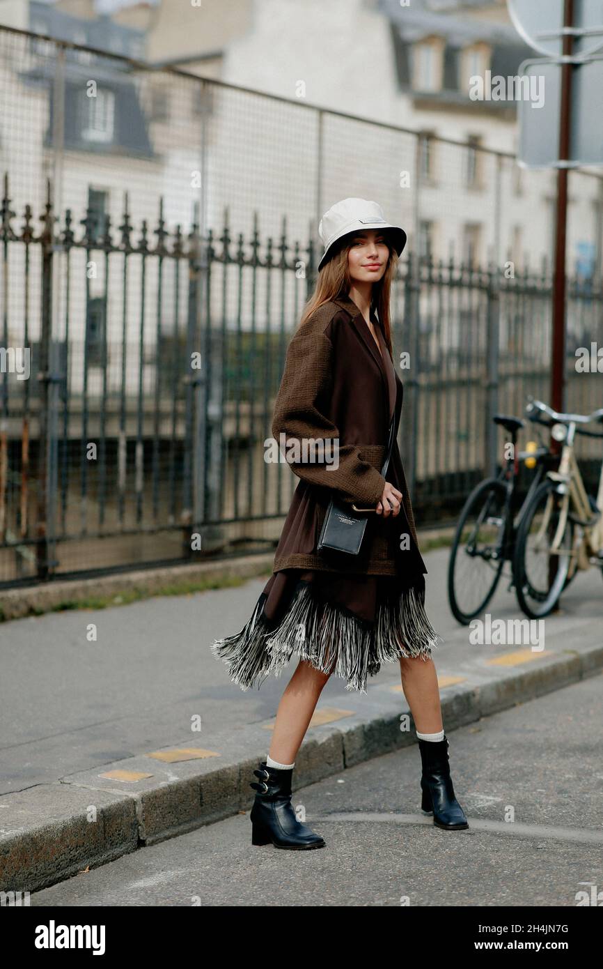 Street style, Mara Lafontan arriving at Victoria Tomas Spring Summer