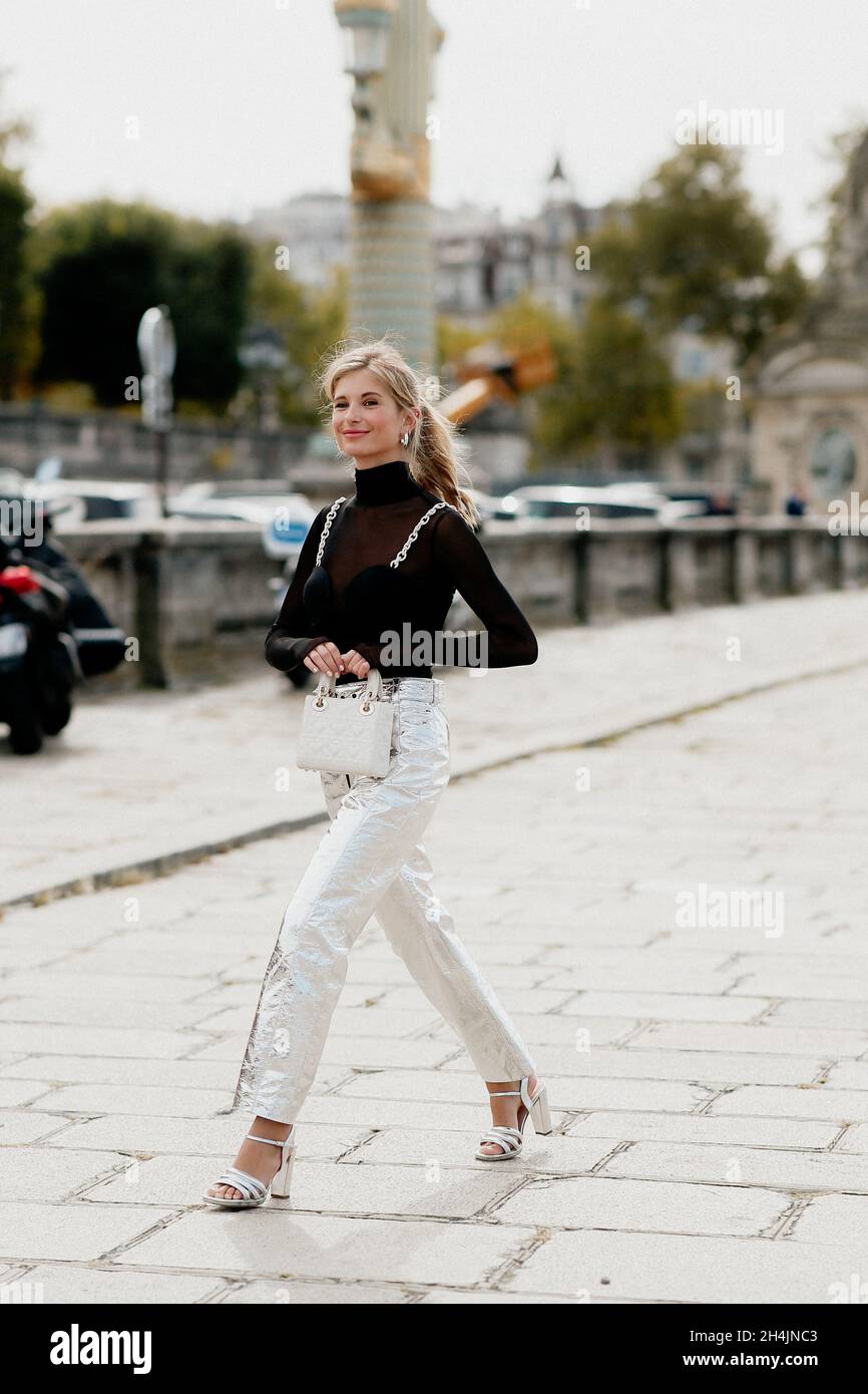 Street style, Xenia Adonts arriving at Dion Lee spring summer 2019  ready-to-wear show, held at Avenue of the Americas, in New York, USA, on  September 8th, 2018. Photo by Marie-Paola Bertrand-Hillion/ABACAPRESS.COM  Stock