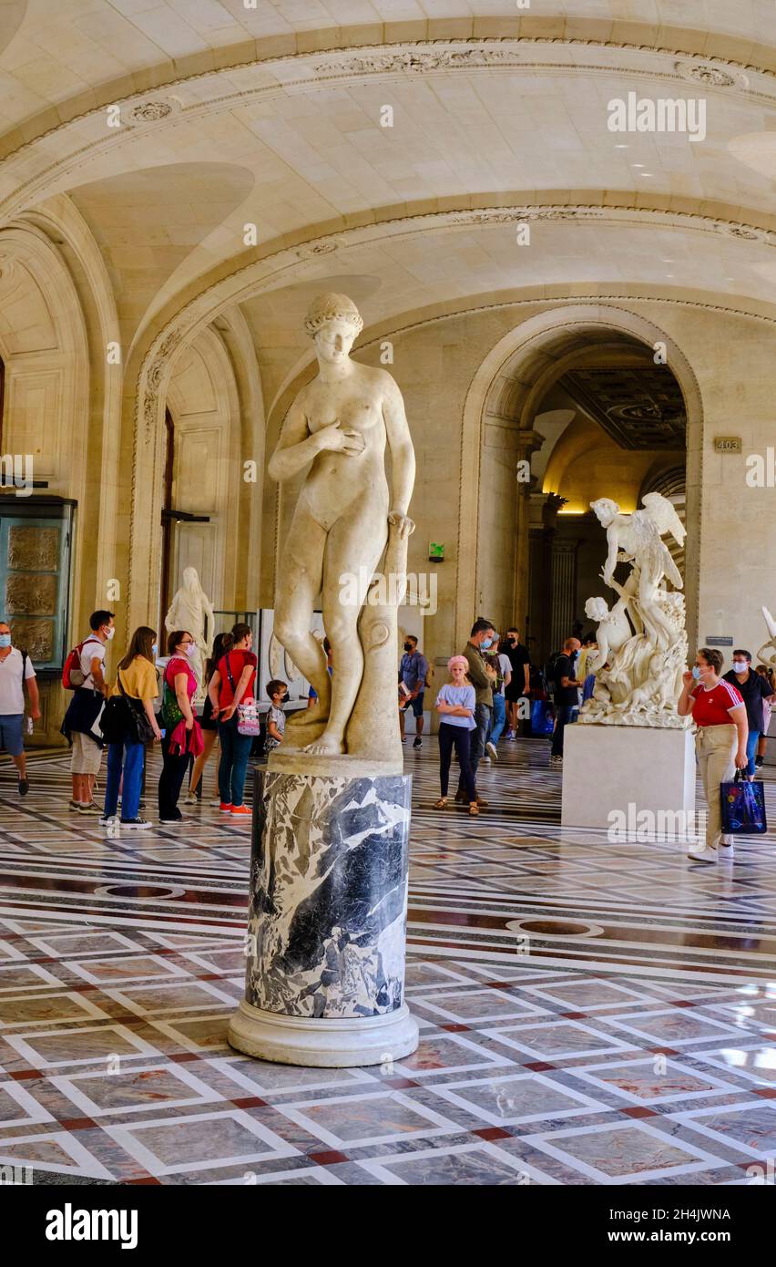 France, Paris, Louvre museum, sculpture hall Stock Photo Alamy
