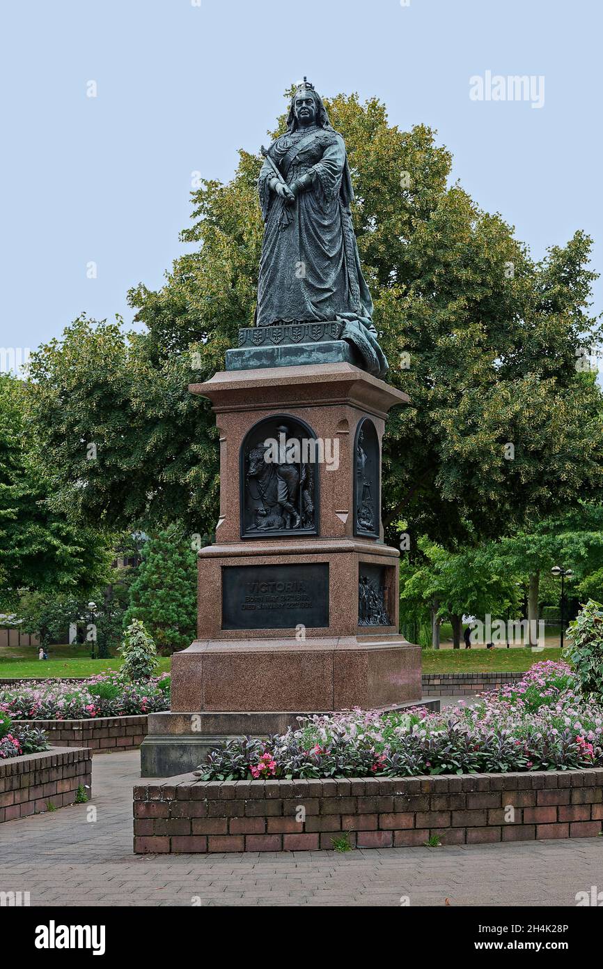 Queen Victoria statue, sculptor Francis John Williamson,1901, flower beds, public art, ruler, Victoria Square, South Island, Christchurch; New Zealand Stock Photo