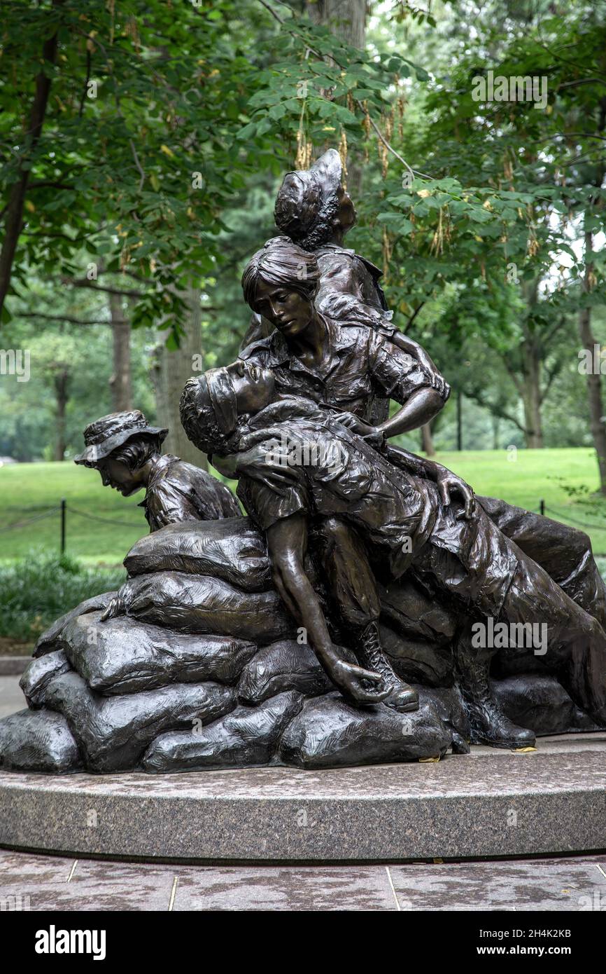 Vietnam Women's Memorial statue (Glenna Goodacre, sculptor), Vietnam Veterans Memorial, Washington, District of Columbia USA Stock Photo