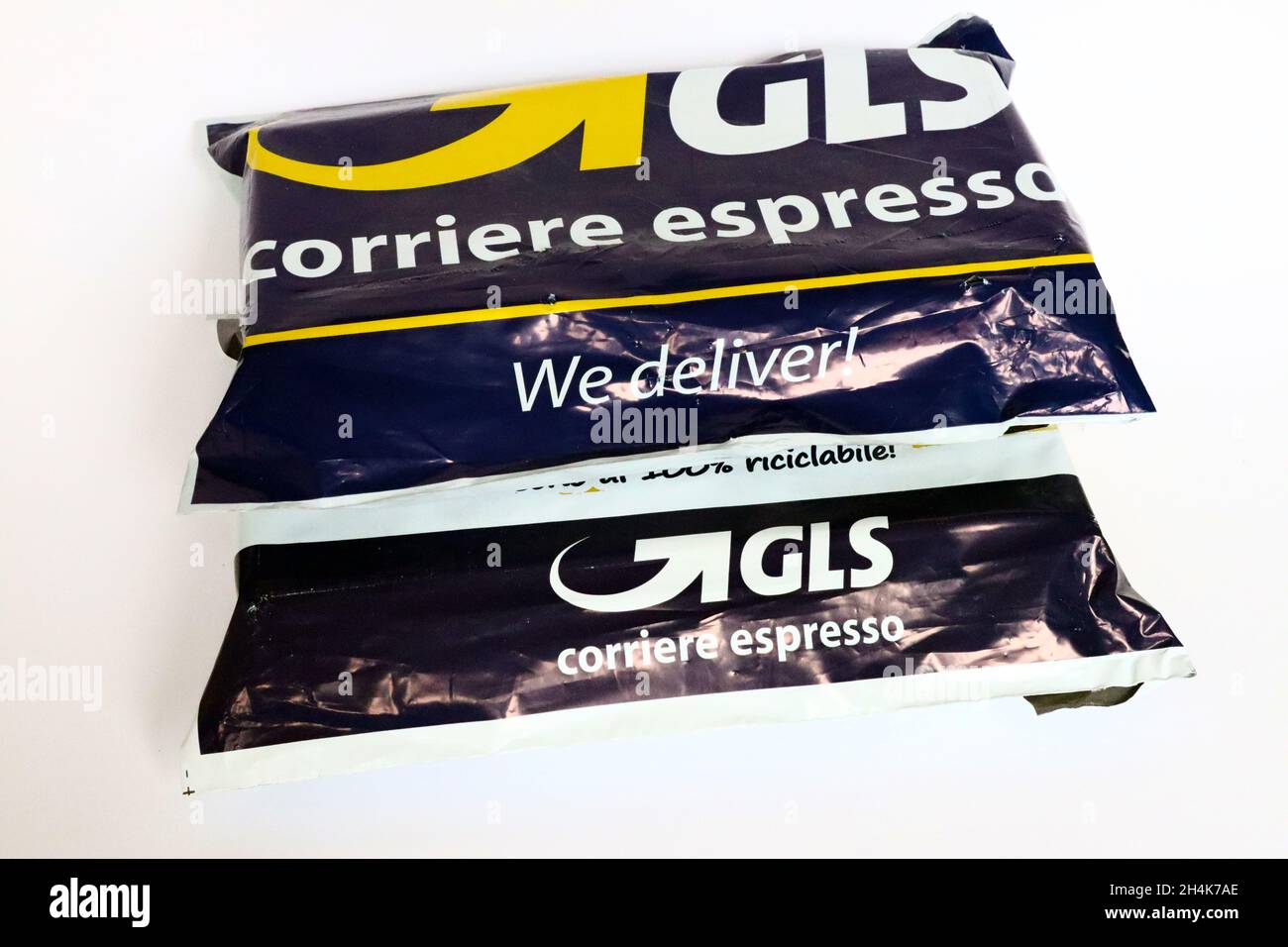 GLS Express Parcels. GLS (General Logistics Systems) is an International  Courier service delivery Stock Photo - Alamy