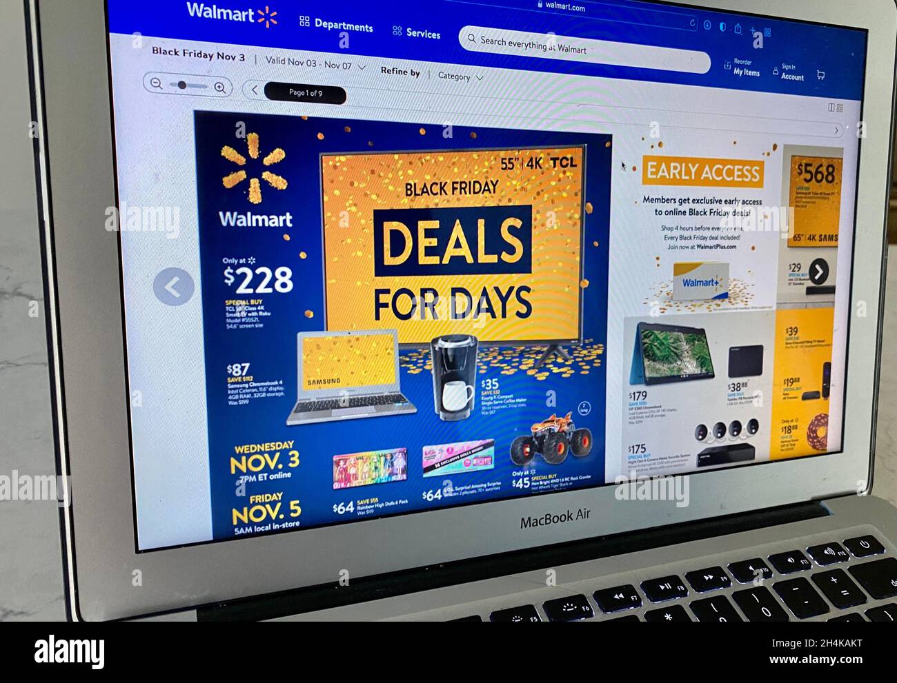 Online shopping for early Black Friday deals at Walmart.com Stock Photo