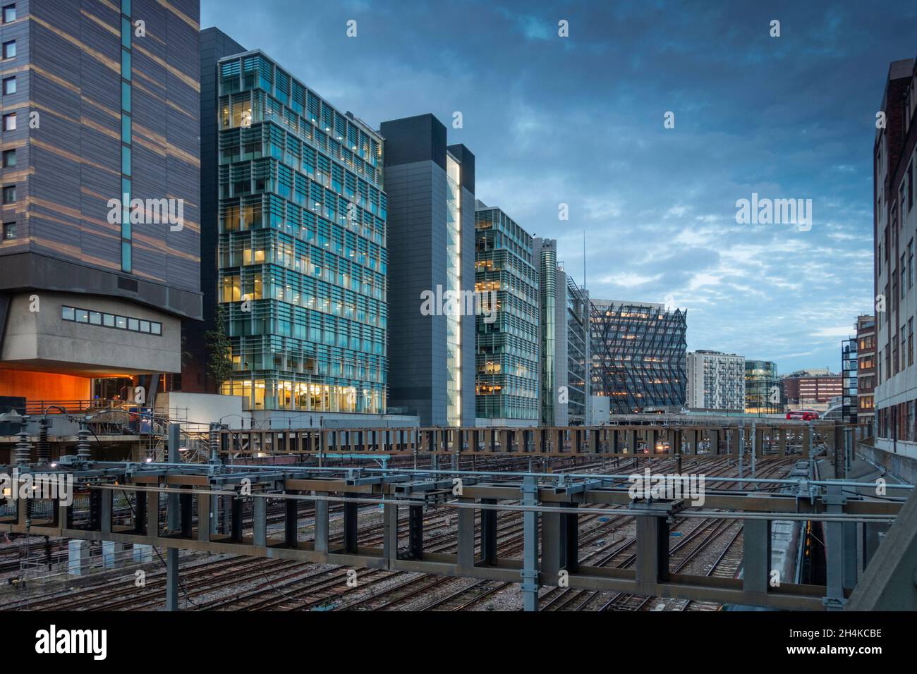 The Paddington Central building (1 Kingdom Street), Novotel & offices, overlooking the railway at Paddington, Kingdom St., London W2, elevated view Stock Photo