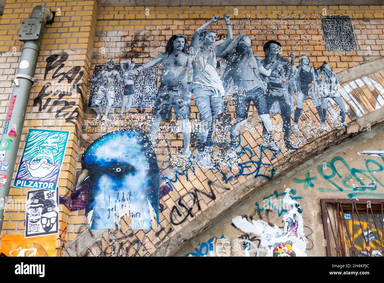 Berlin street art and building on - stock photography images hi-res Alamy