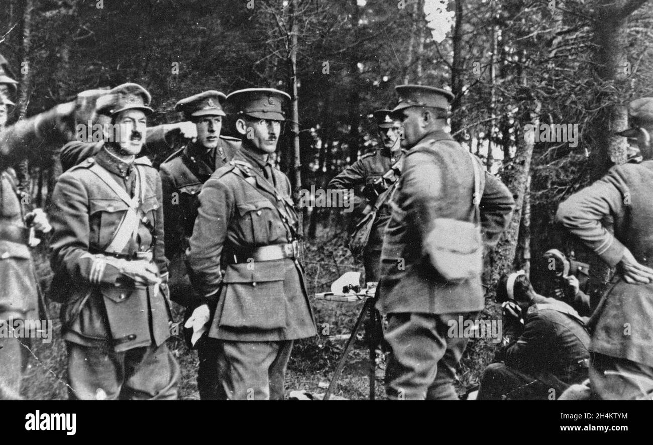 EDZELL MUIR, SCOTLAND, UK - circa 1915 - Royal Artillery officers and men on exercise during World War I on Ezdell Muir ( Ezdell Moor ) in Angus, Scot Stock Photo