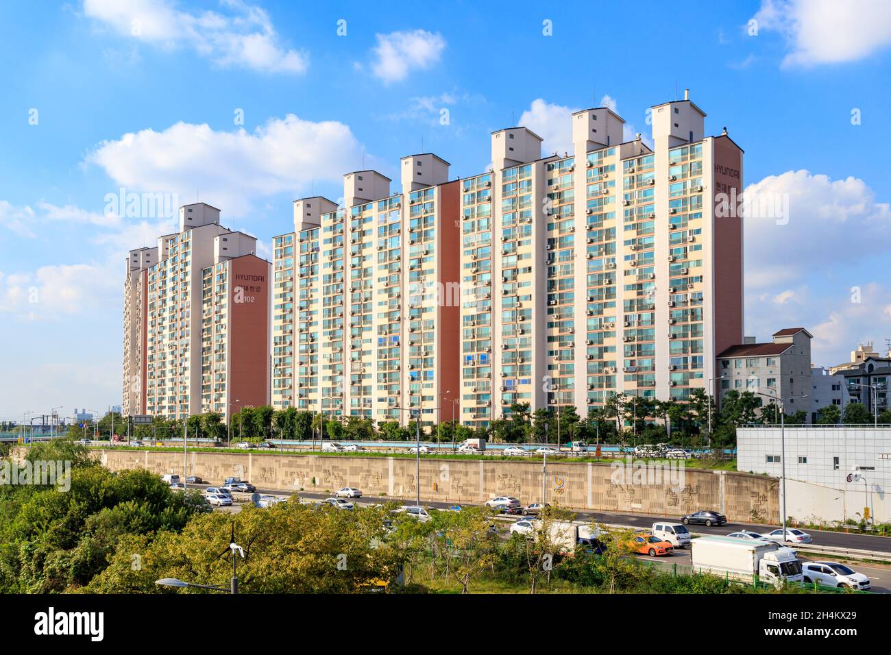 Riverside North Road and surrounding apartments. Seoul Han River