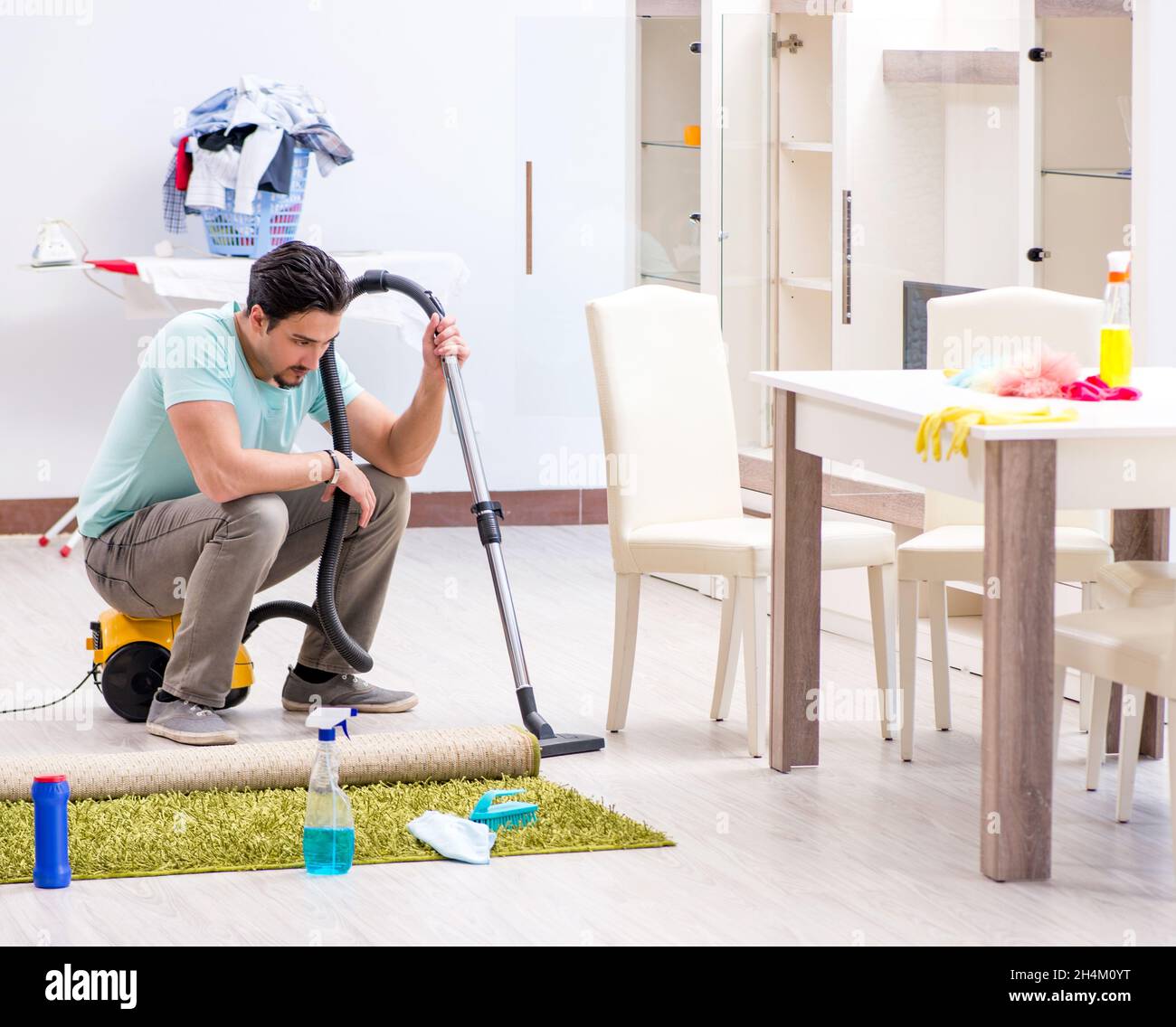 Vacuuming litter hires stock photography and images Alamy