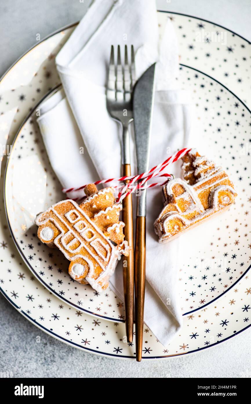 Minimalistic table setting for Christmas dinner on white concrete table Stock Photo