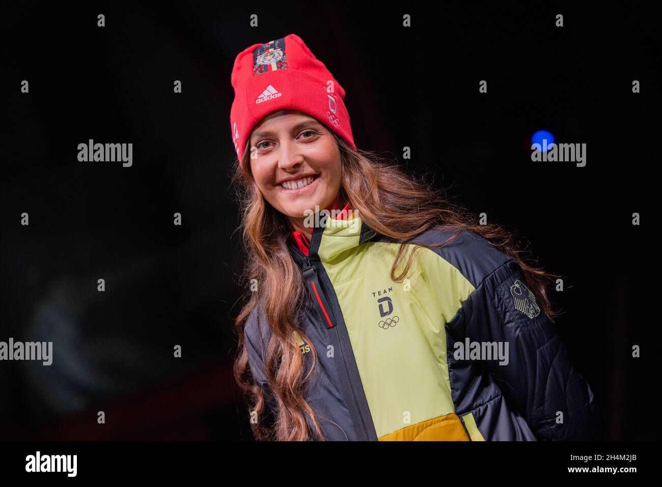 Duesseldorf, Germany. 03rd Nov, 2021. Olympics: Presentation of the  clothing Team Germany for the Winter Games in Beijing 2022. Sabrina  Cakmakli, Ski Freestyle. Credit: Rolf Vennenbernd/dpa/Alamy Live News Stock  Photo - Alamy