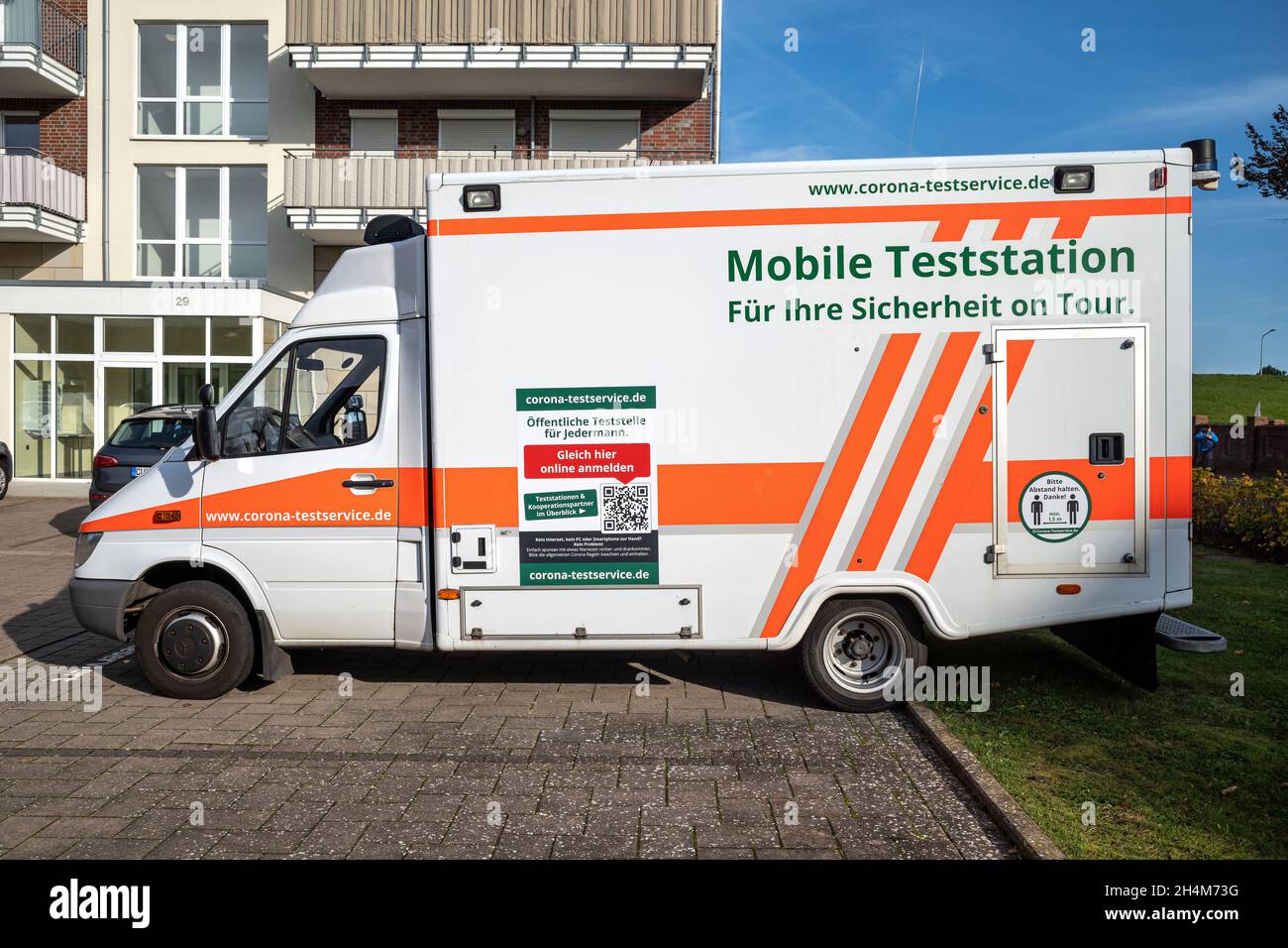 mobile Covid 19 testing station Stock Photo