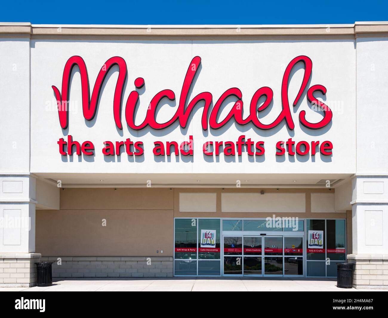 Michaels currently operates more than 1040 Michaels Arts and Crafts stores,  located in 49 US states and Canada Stock Photo - Alamy